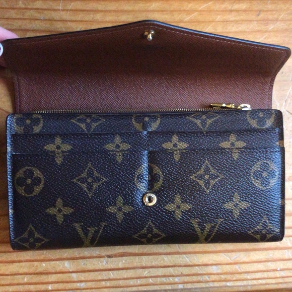 Authentic Sarah Louis Vuitton Wallet - Picture 5 of 13